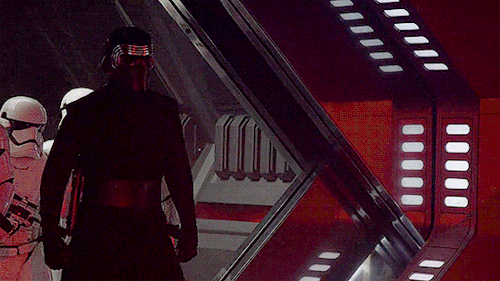 reykenobiandbensolo:hardyness:Kylo Ren walking with his lightsaber clipped to his belt.Kylo: It&rsqu