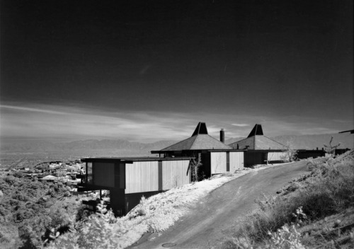 ofhouses:  610. Richard Lee Dorman /// Art Seidenbaum House /// Los Angeles, California, USA /// 1966OfHouses presents Record Houses, part IV.(Photos: © Julius Shulman. Source: The Getty Research Institute, Julius Shulman Archive; “Architectural Record