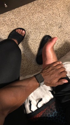 actionfigurebody:  I need a foot and dick
