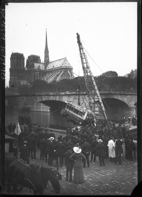 28 Septembre 1911,Autobus dans la Seine.(ligne G; Batignolles).Jardin des Plantes.Bus tombé du Pont 