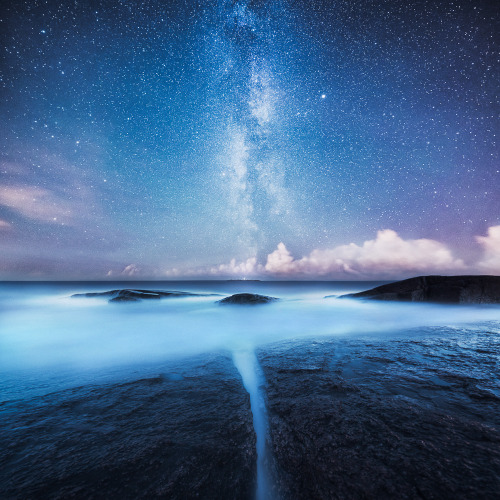 landscape-photo-graphy:Starry Skies by Mikko LagerstedtSelf-taught Finnish photographer Mi