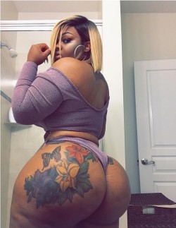 jazziedadd:  DeliciouslySexy. Curvy. BootiDelicious