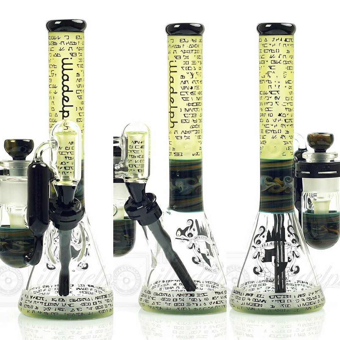 weedporndaily:  Illadelph x Kenen Tiemeyer - Custom UV Alien V2 Mini Beaker with