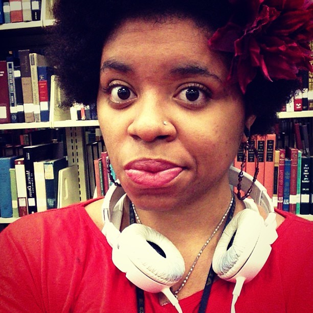 Good morning! #naturalhair #pinklips jamming to solange