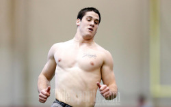 bulgepost:  Vinnie Sunseri /Alabama finally takes off shirt