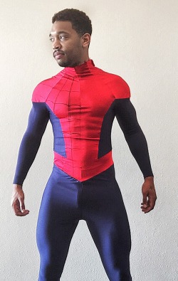 thesidekink:  ml8807:  Did a test fit of a custom spider man suit yesterday. My fitness is coming along well. This suit is made of all colored fabric and nothing printed. Can’t wait until this is done!  This suit looks amazing and the guy wears it well. 