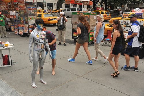 cfnm:  Public nude body painting in Manhattan making the ladies’ heads turn. 