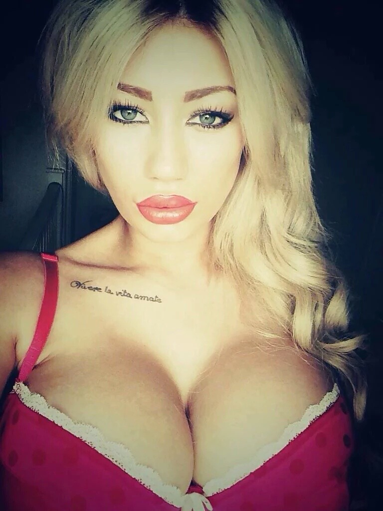 blondbimbobomb:  Bimbo   Faketits = perfect Bimbo!  Ahhh, isn&rsquo;t Sophie