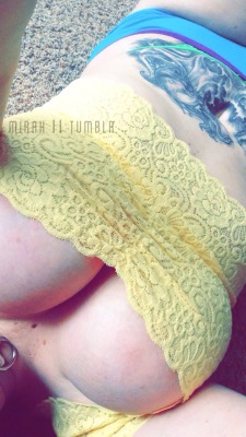 mirahxox:  I got this cute yellow crop for