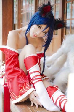 league-of-legends-sexy-girls:  http://worldcosplay.net/member/JULIA_MI https://www.facebook.com/MiFeiNiangNiangJULIA