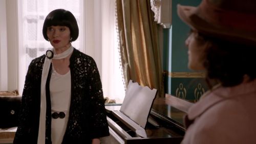 The second outfit of “Blood of Juana the Mad” is one of Phryne’s casual yet elegant at-home ensemble