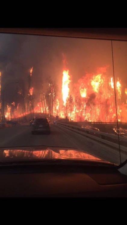 Some scary pictures from the Fort McMurray fire. Please text REDCROSS to 30333 or go to redcross.ca 