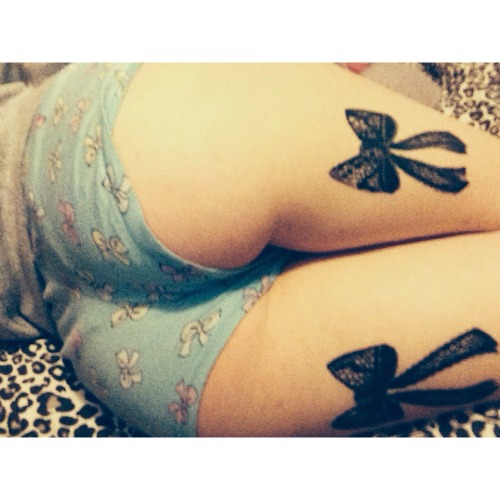 bumsgal0re:  Hey tattoos and fatty bum bum 