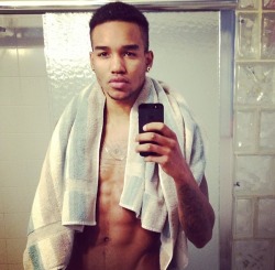 manuponman:  Cayron Chester #ShowerFlow egyptiankings: