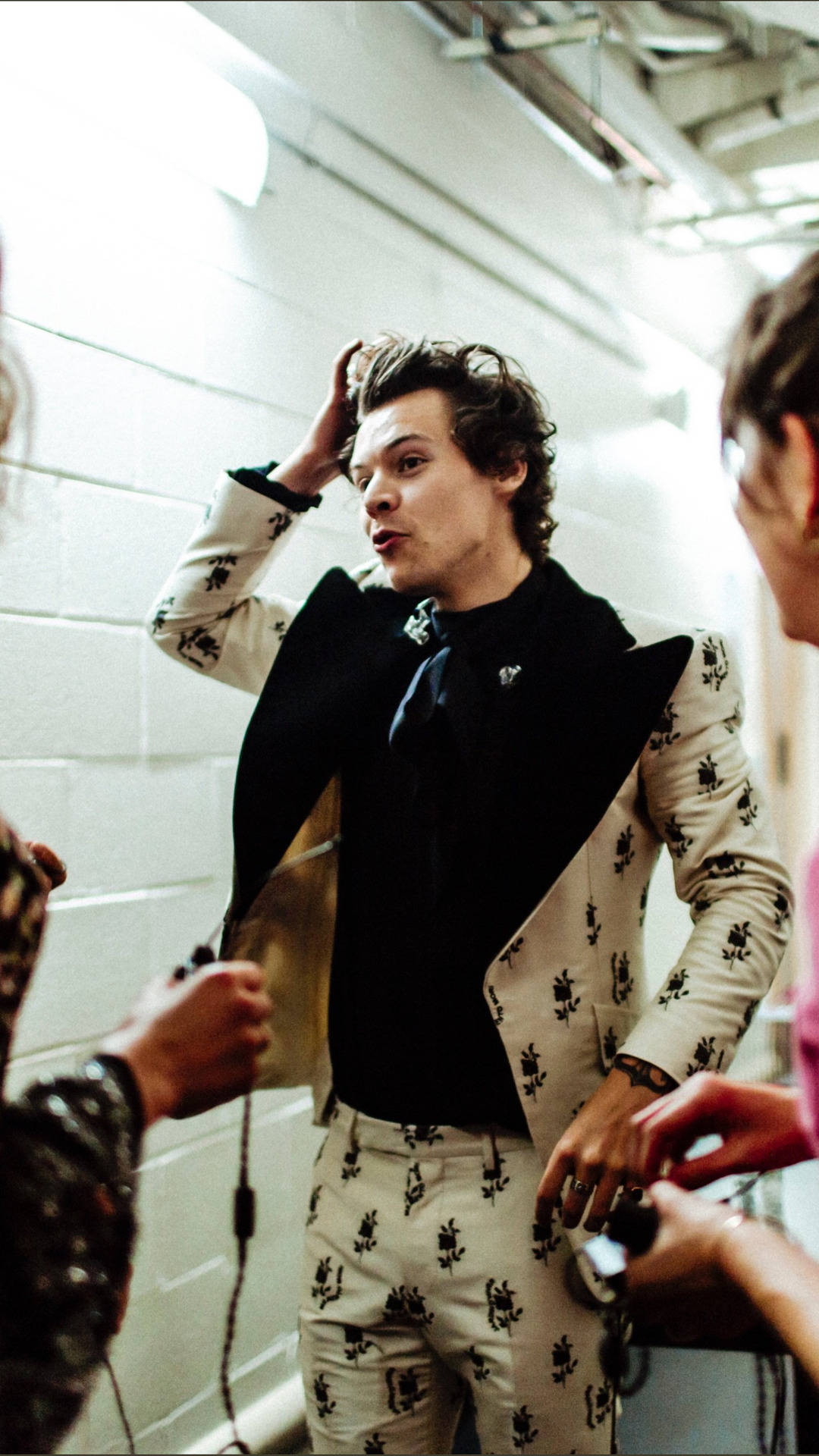 itsmyonedirectionblog:  ❤ Harry lockscreens for you guys ❤