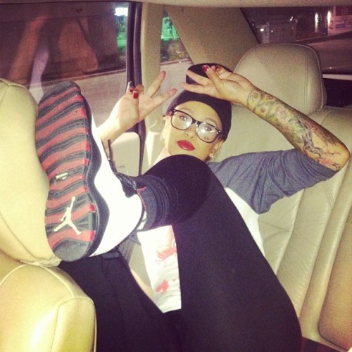 lemme-holla-at-you:   http://lemme-holla-at-you.tumblr.com/  