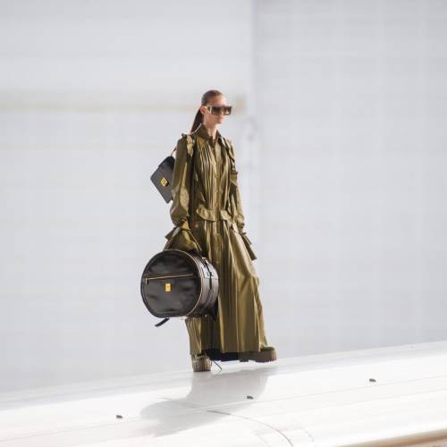 Trendy Bag for FW21 ‘COVID-19 effect’: Travel bag.- Retro hat box luggage. Balmain, Gucc