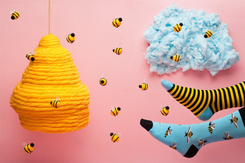 cheapetsy:mismatched bee socks // $9.99