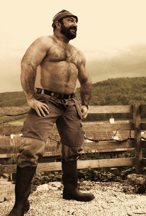 tpbears: Thousands of Bears, Daddies and hairy guys.Enjoy the guysFollow us tpbears.tumblr.co