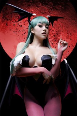 stupidsexycosplay:Cosplay of Morrigan Aensland