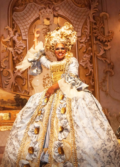 fuckyeahcostumedramas:  Audra McDonald as Madame Garderobe in ‘Beauty and the Beast’ (Fi