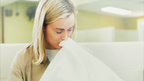 xenafan:  sheridan-smith:  screencap challenge (alex/piper)→ looking down   