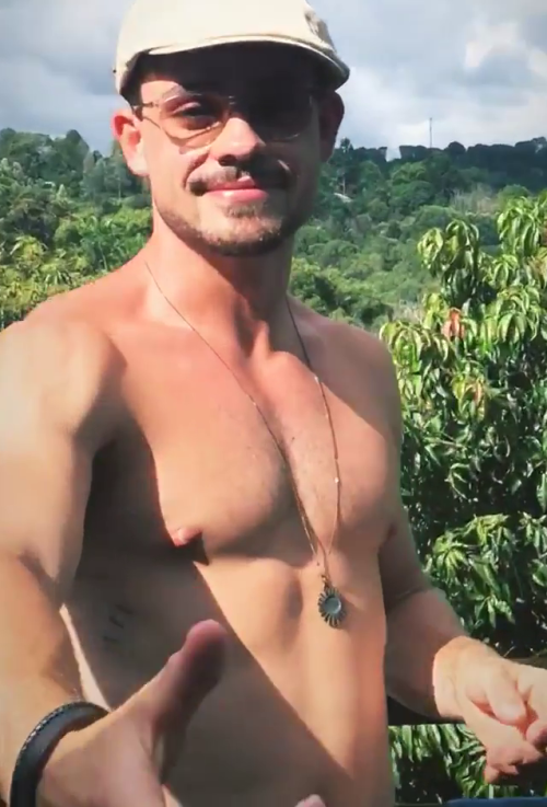 hotashellcelebmen: More here :auscaps.me/2018/01/26/dacre-montgomery-shirtless-in-instagram-