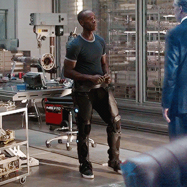 jamesrhodey:Rhodey + his Stark tech exoskeletal leg braces 