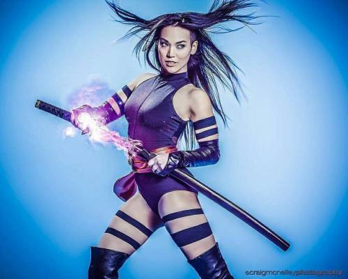 :@cosplaycorral:@kaorious :@badasscosplay#BabesNBlades #BadassBabes DM for feature #sword #bombs