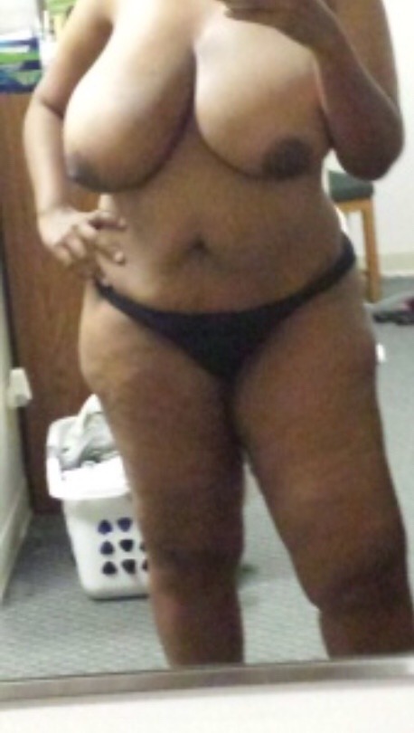 alliwantispussy:  snoop11088:  Nice and thick  DAM