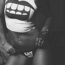 creepstreet:  Goodnight from @hexxyvonborden! 💋💋💋 #Creepettes #LipService