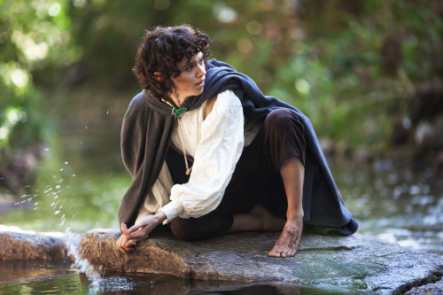 Finally got around to having a photoshoot of my Frodo Baggins cosplay! I’m very excited to be 