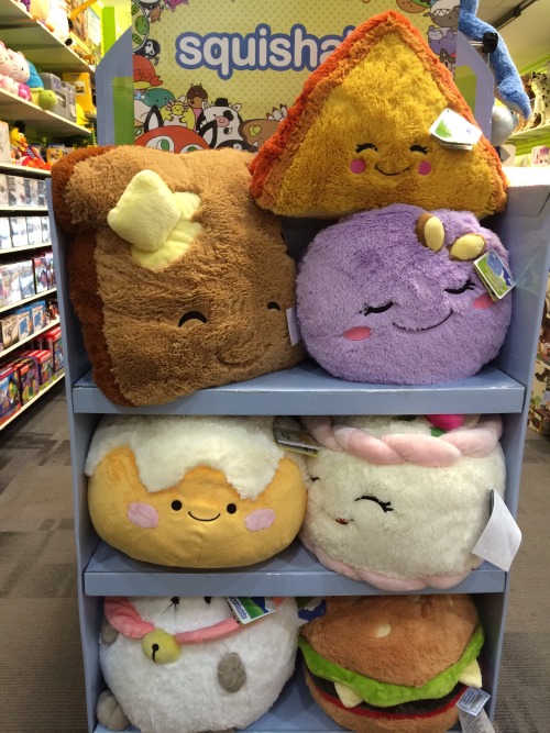 princessoflittlespace:  Giant stuffies!!!