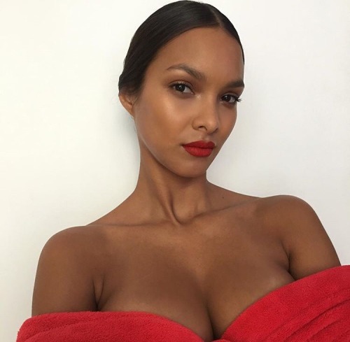 laisribeirodaily - laisribeiro - Ready for @jonathansimkhai ❤