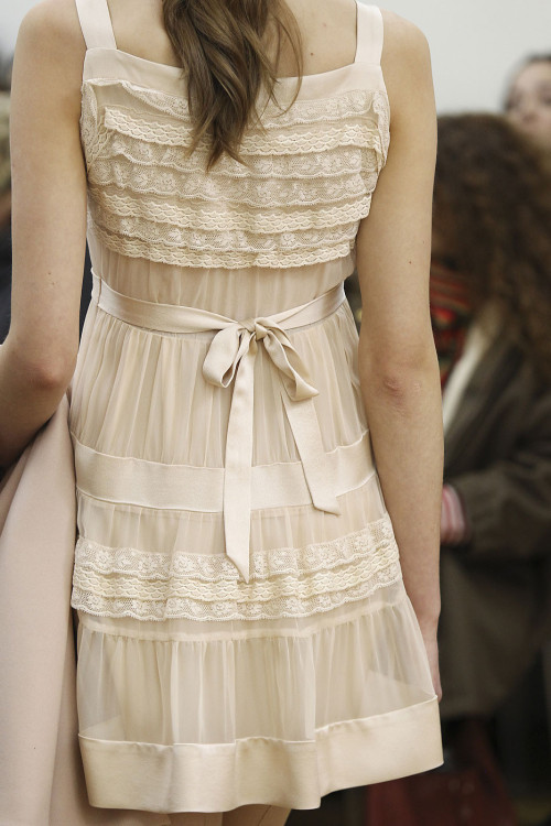 mulberry-cookies:  Philosophy di Alberta Ferretti Fall 2011(details) 