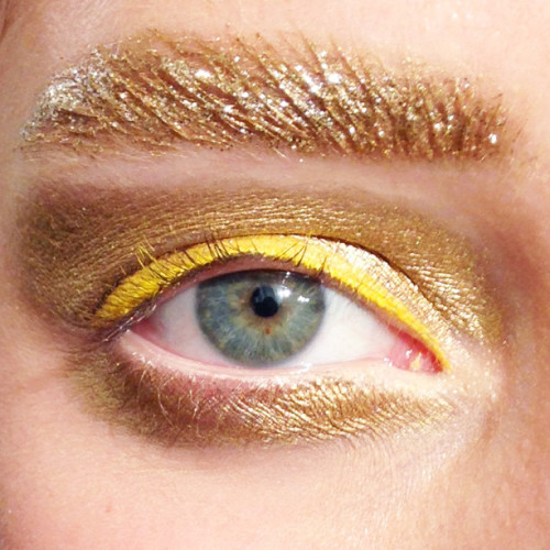 emquiry:spookily subtle gold brocade