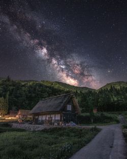 rainie-is-seasonchange:Countryside’s milky way.Shirakawa-go village, Gifu, Japan.