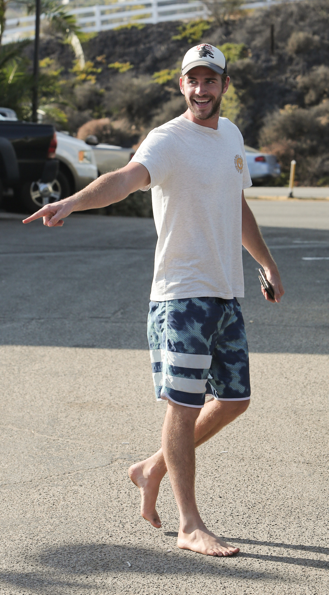 starringroles:  Liam Hemsworth candids 2