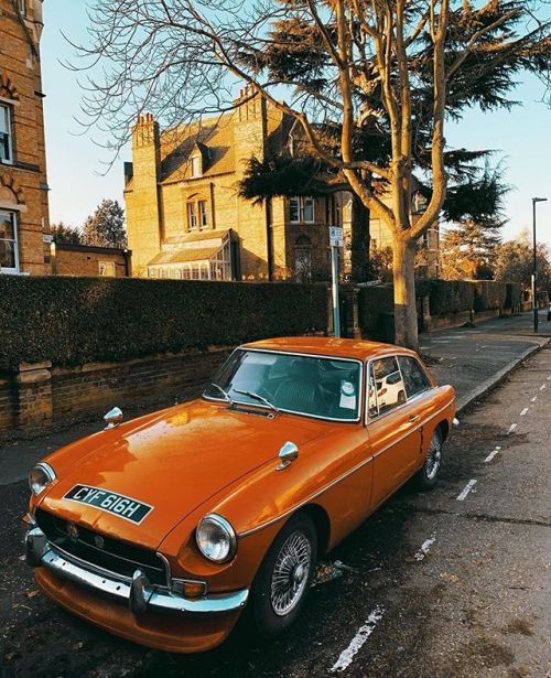 #ASundayCarPic by @tales.and.the.city in #Richmond! Classic! Hope you’re enjoying the weekend everyo