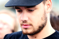 zayncangetsome:  make me choose → vastlyunknown asked: curly liam or beardy liam