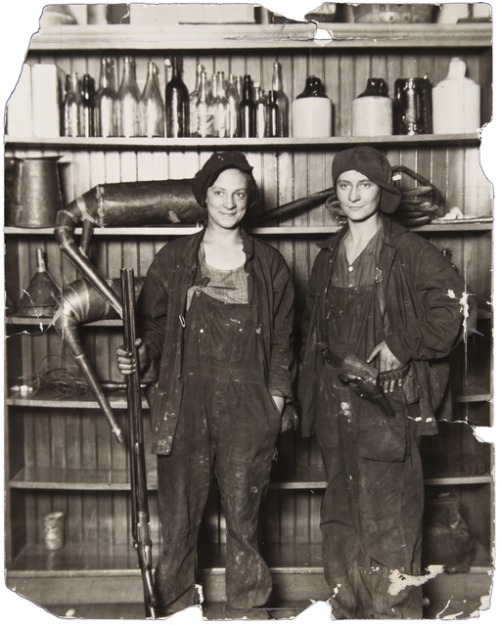 rejectedprincesses:“Two Female Moonshiners arrested by Federal Agents near St Paul,” 192