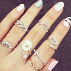 romwe:  Cute nails