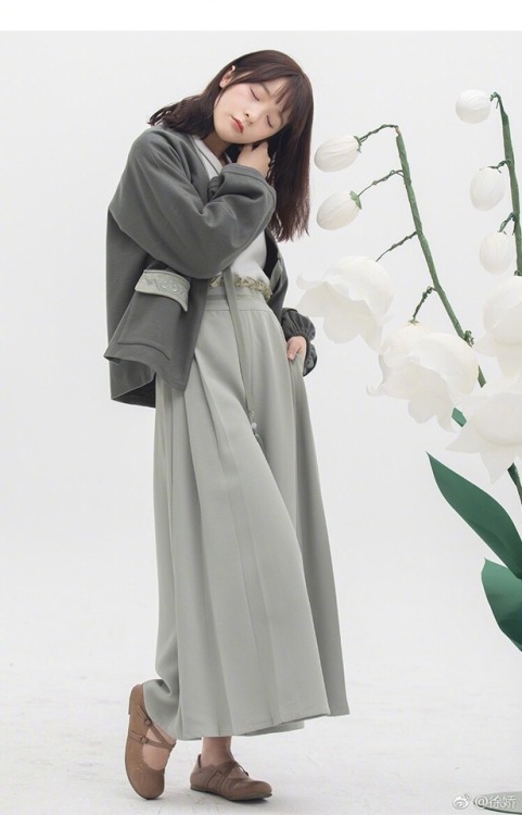 cfensi:Who says hanfu can’t go with pants?