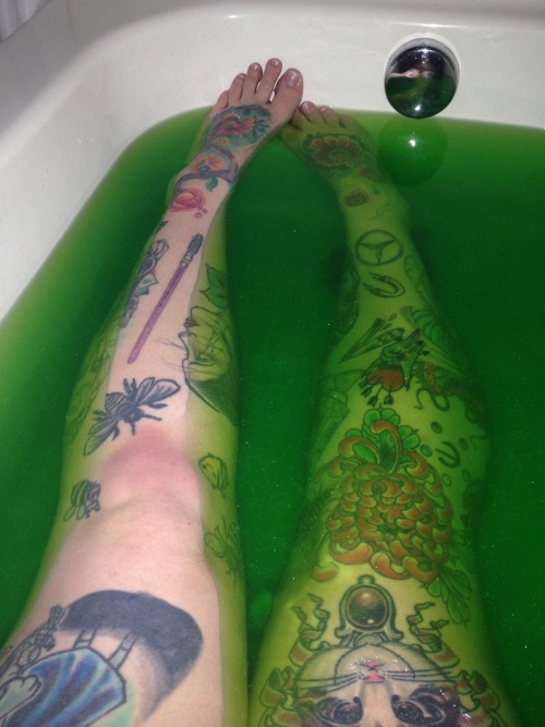 green glitter bath