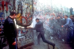 nevver:  Break on through, 25th anniversary of the fall of the Berlin Wall 