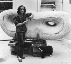 commonorgarden:  Barbara Hepworth with sculpture (and cat) 