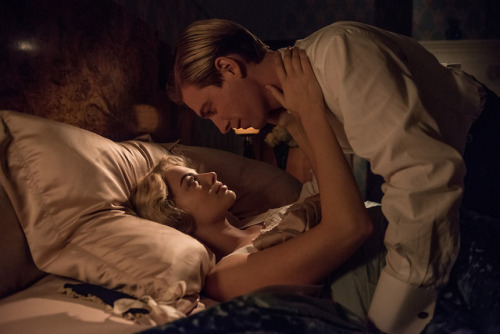  Domhnall Gleeson and Margot Robbie in “Goodbye Christopher Robin”.  Photo: David Appleby. 