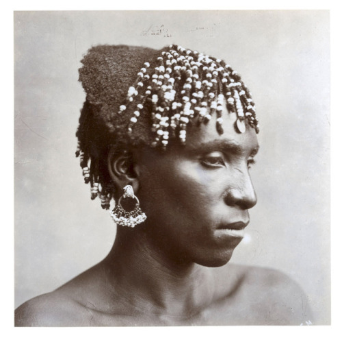 iluvsouthernafrica:  When Black Hair Is Against the Rules “The bias against black hair is as old as America itself. In the 18th century, British colonists classified African hair as closer to sheep wool than human hair. Enslaved and free blacks