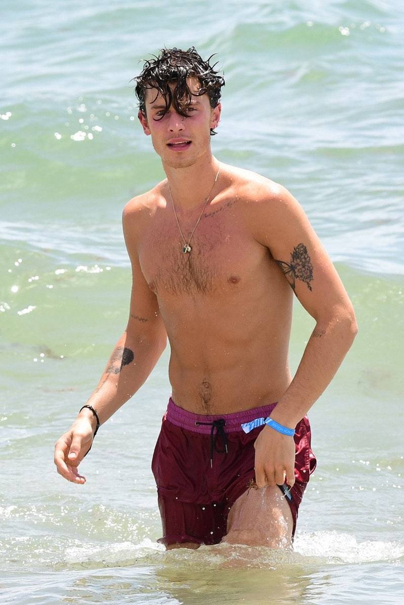 shawnmendes-updates:Shawn on the beach in porn pictures