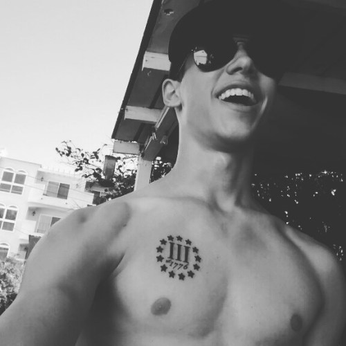 guytography:  Uriah Shelton Shirtless